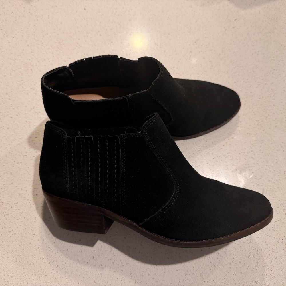 Lucky Brand LP-Folley Black Suede Ankle Bootie Elastic Goring Block Heel 8